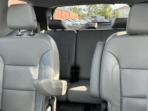 Used 2018 Chevrolet Traverse Premier image 39