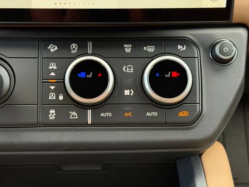 New 2026 Land Rover Defender 110 X-Dynamic SE AWD/4WD image 23