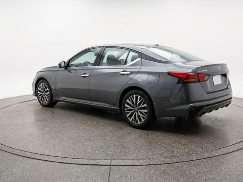 Used 2025 Nissan Altima 2.5 SV FWD image 6