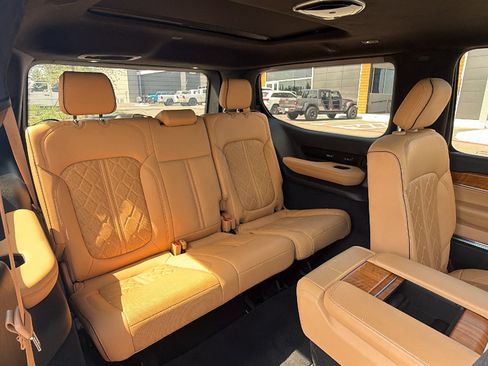Used 2022 Jeep Grand Wagoneer Series III w/ Rear Seat Video Group 1 AWD/4WD image 20