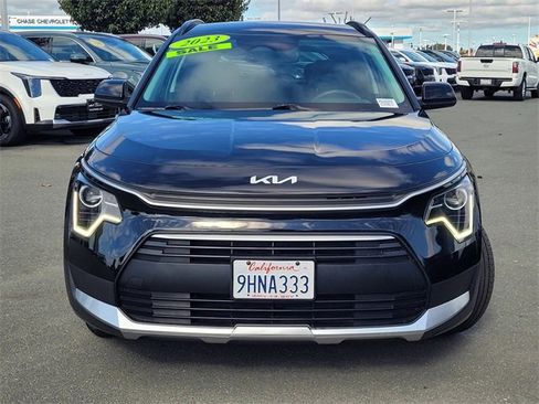 Used 2023 Kia Niro LX image 2