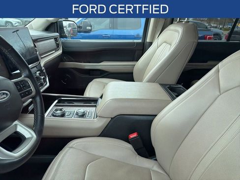 Used 2024 Ford Expedition Limited image 3
