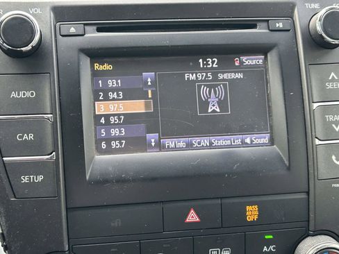 Used 2015 Toyota Camry SE image 21