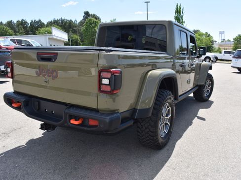 Used 2025 Jeep Gladiator Mojave image 9