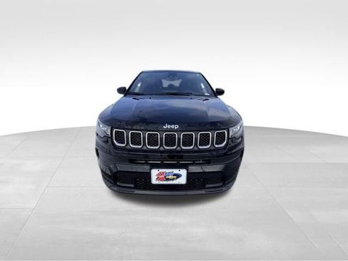 Used 2023 Jeep Compass Sport image 3