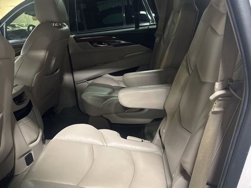 Used 2018 Cadillac Escalade Luxury image 6