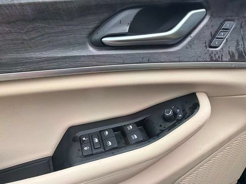 Used 2025 Jeep Grand Cherokee Limited w/ Luxury Tech Group II AWD/4WD image 21