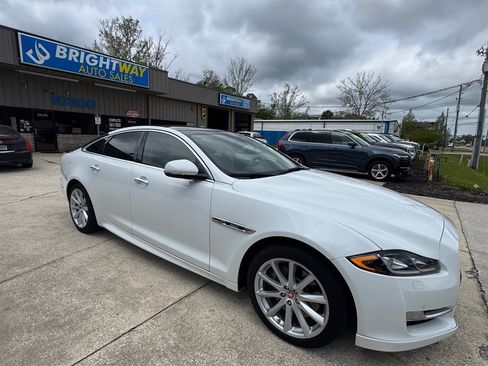 Used 2017 Jaguar XJ R-Sport image 4