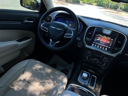 Used 2018 Chrysler 300 Limited AWD/4WD image 30