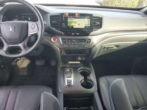 Used 2023 Honda Passport TrailSport image 2