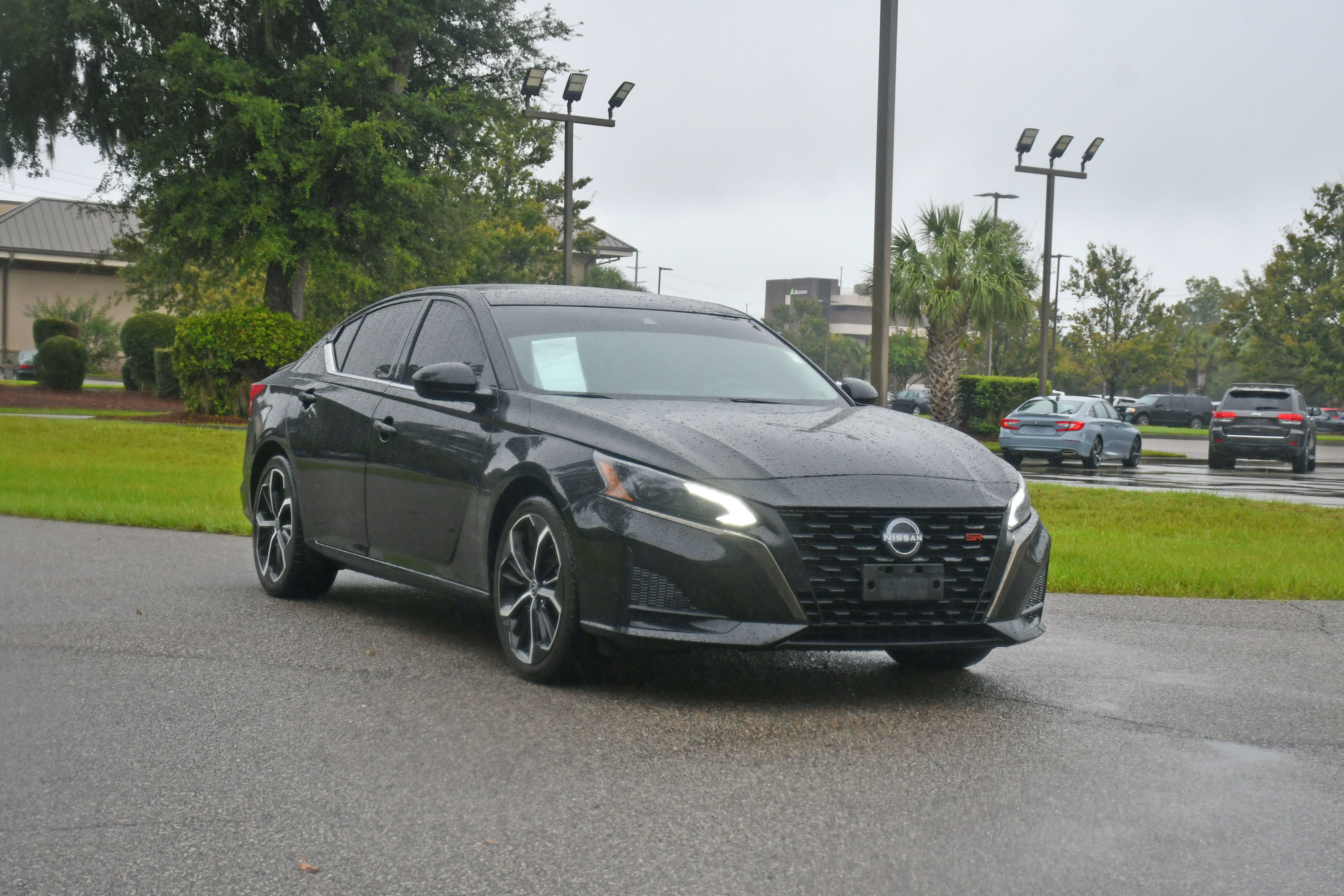 Used 2023 Nissan Altima 2.5 SR FWD image 6