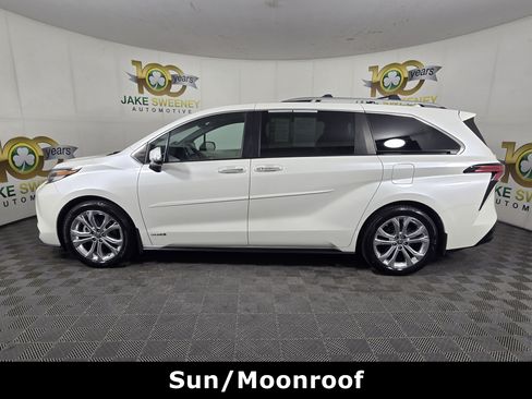 Used 2021 Toyota Sienna Platinum FWD image 6