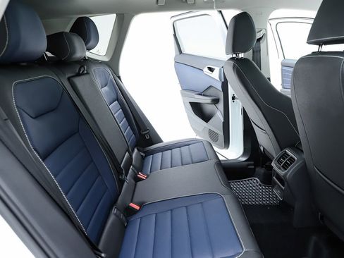 New 2025 Volkswagen Taos SEL image 77