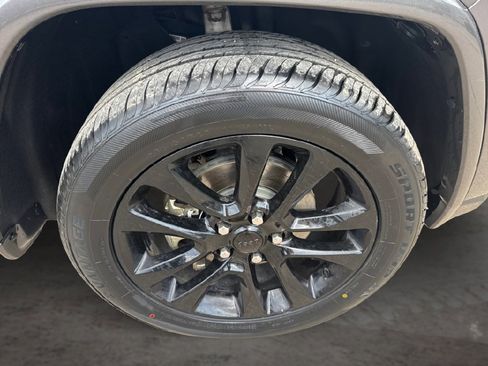 Used 2020 Jeep Grand Cherokee Altitude AWD/4WD image 14