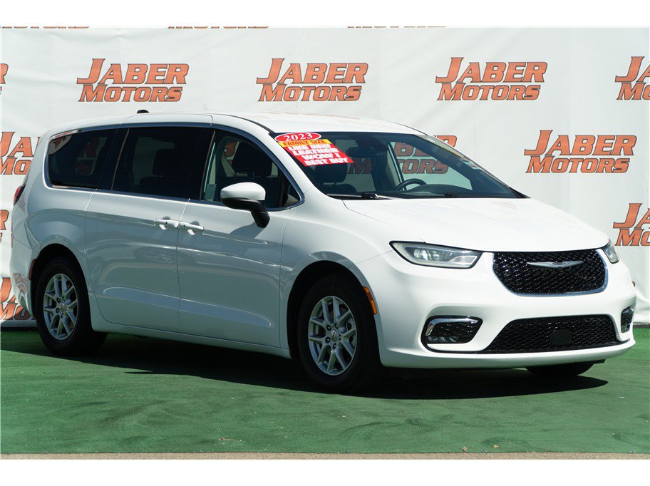 Used 2023 Chrysler Pacifica Touring-L FWD image 39