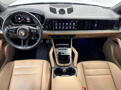 Used 2024 Porsche Cayenne S image 22