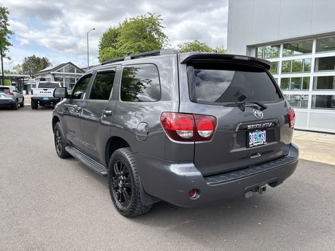 Used 2018 Toyota Sequoia TRD Sport AWD/4WD image 3