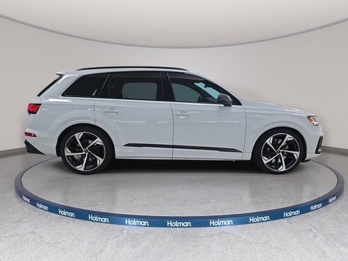 Used 2024 Audi SQ7 Premium Plus w/ Carbon Package image 6