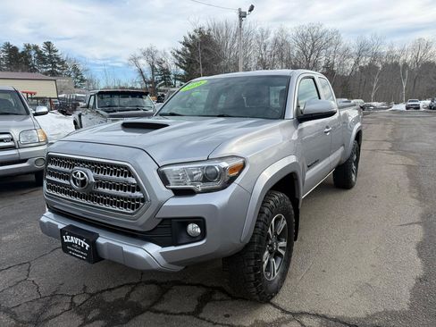Used 2016 Toyota Tacoma TRD Sport w/ Premium & Technology Package image 2