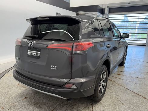 Used 2017 Toyota RAV4 XLE AWD/4WD image 10