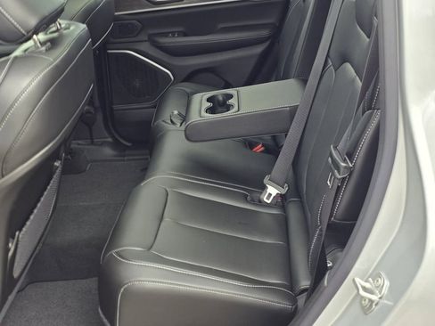 New 2026 Jeep Grand Cherokee Limited w/ Luxury Tech Group II image 17