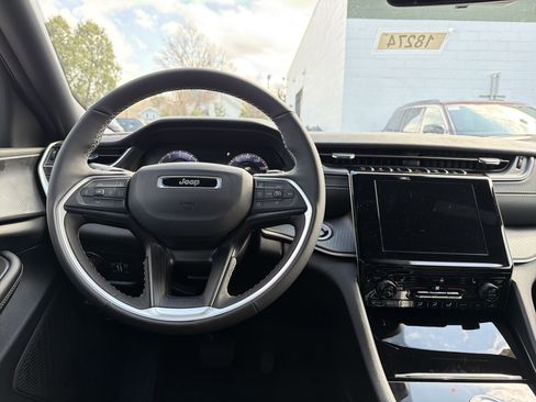 New 2025 Jeep Grand Cherokee Altitude AWD/4WD image 13