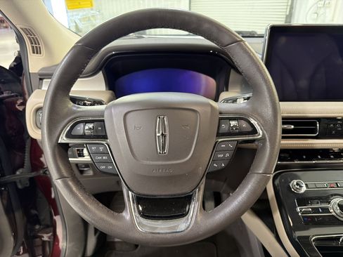 Used 2022 Lincoln Nautilus Standard image 15