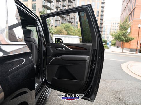 Used 2022 Cadillac Escalade ESV Premium Luxury image 49
