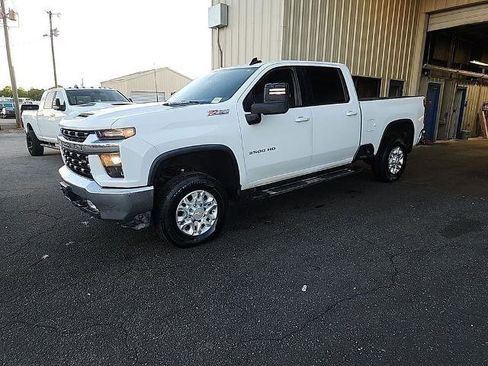 Used 2023 Chevrolet Silverado 2500 LT w/ Convenience Package AWD/4WD image 2