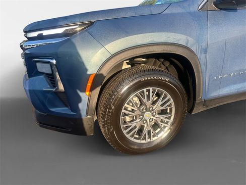 Used 2025 Chevrolet Traverse LT image 14