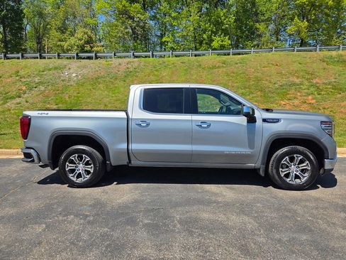 Used 2025 GMC Sierra 1500 SLT image 2