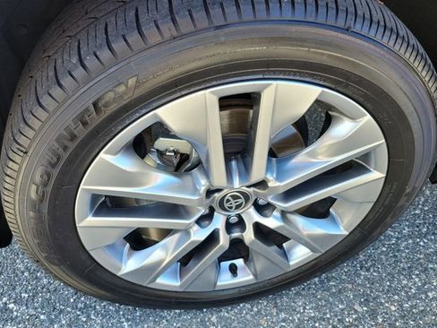 Used 2023 Toyota RAV4 XLE Premium image 17