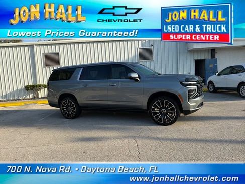 Used 2025 Chevrolet Suburban High Country AWD/4WD image 16