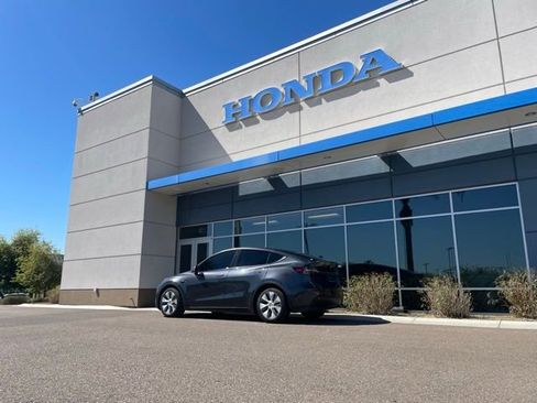 Used 2024 Tesla Model Y Long Range image 18