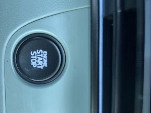 Used 2025 Hyundai Elantra Limited FWD image 18