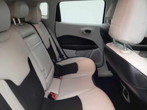 Used 2019 Jeep Compass Latitude FWD image 19