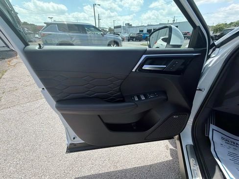 New 2026 Mitsubishi Outlander SEL AWD/4WD image 10
