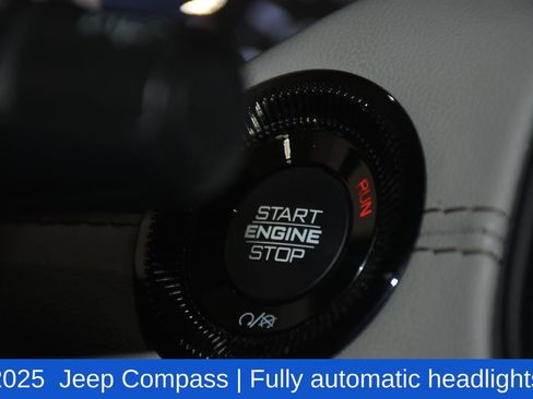 Used 2025 Jeep Compass Limited AWD/4WD image 17