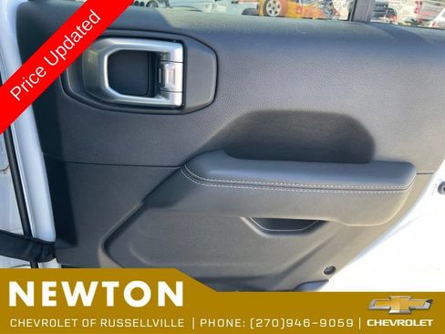 Used 2020 Jeep Gladiator Overland AWD/4WD image 28