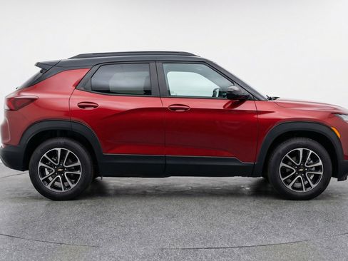 Used 2025 Chevrolet TrailBlazer LT image 11