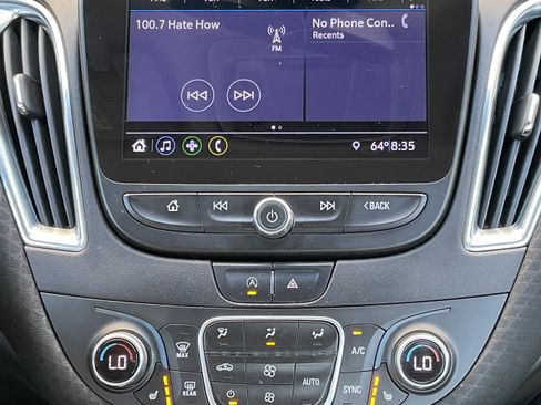 Used 2020 Chevrolet Malibu LT FWD image 16