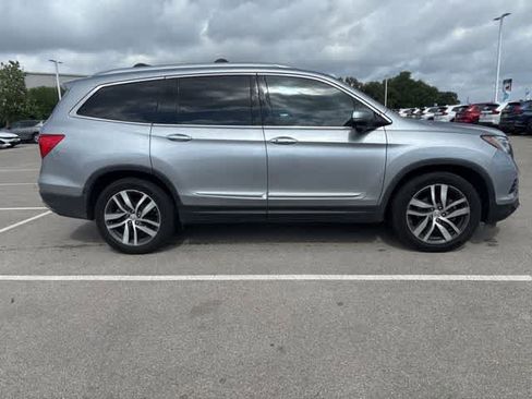 Used 2017 Honda Pilot Touring image 6