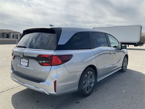 New 2026 Honda Odyssey Touring image 14