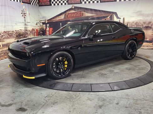 Used 2023 Dodge Challenger SRT Hellcat image 2