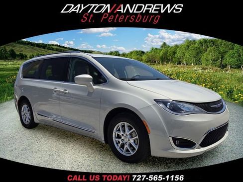 Used 2020 Chrysler Pacifica Touring-L FWD image 1