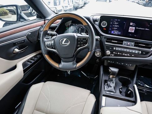 Used 2025 Lexus ES 300h w/ Accessory Package (Z2) FWD image 14