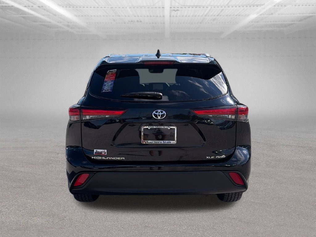 Used 2023 Toyota Highlander XLE AWD/4WD image 5
