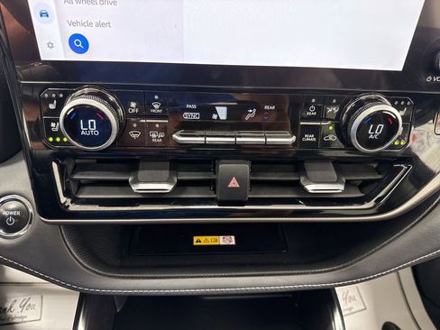 Used 2023 Toyota Highlander Limited image 34