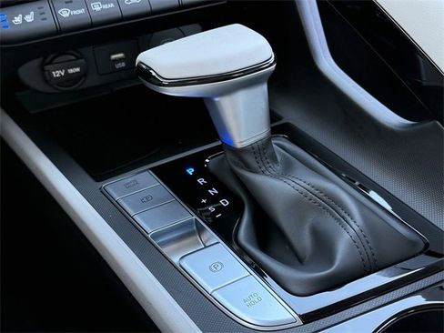Used 2025 Hyundai Elantra Limited image 20
