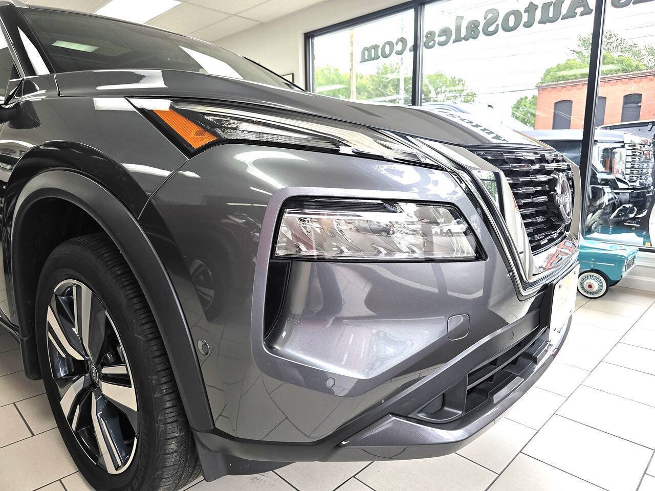 Used 2023 Nissan Rogue SL w/ SL Premium Package AWD/4WD image 4